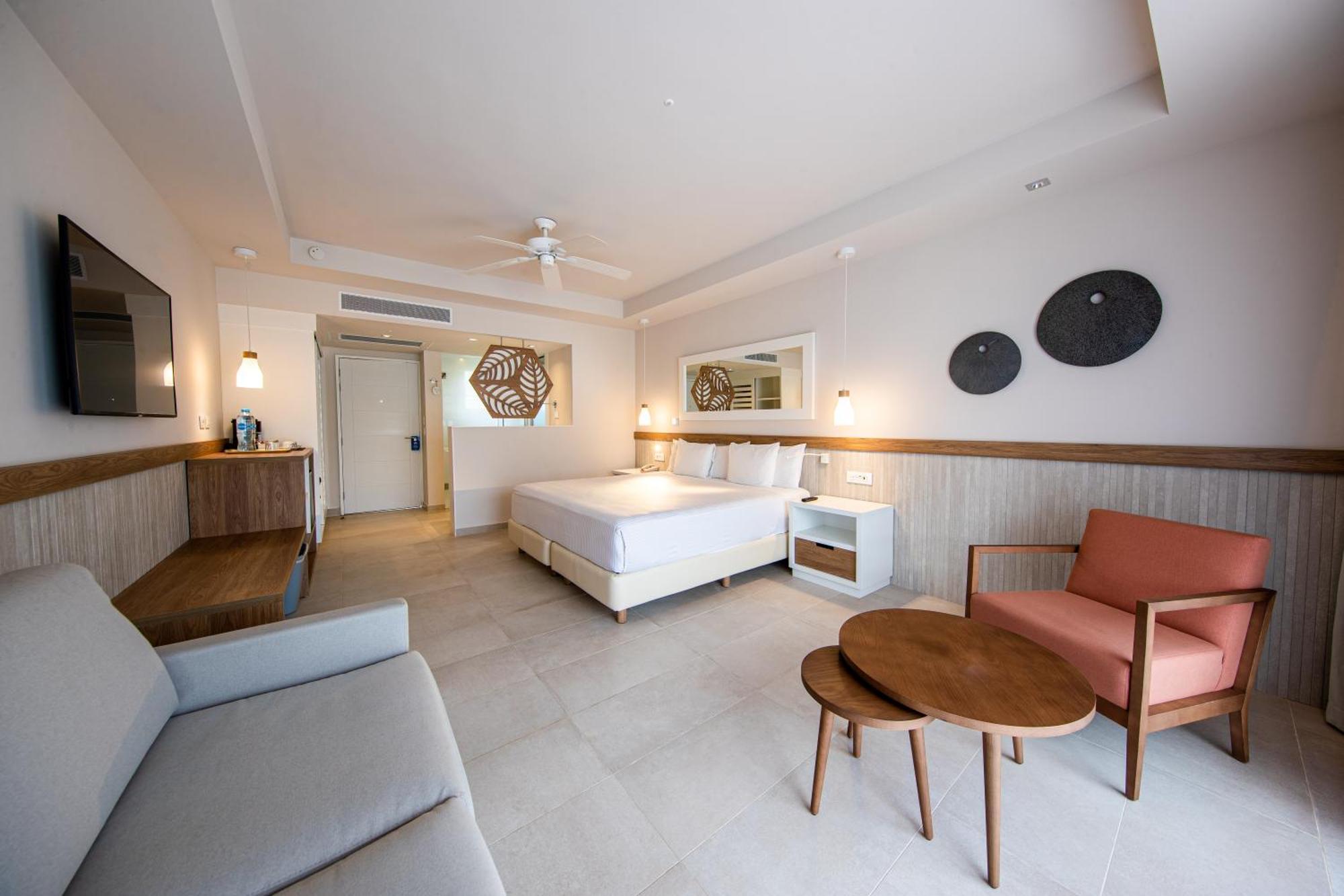 1 King Bed Family Suite SGL